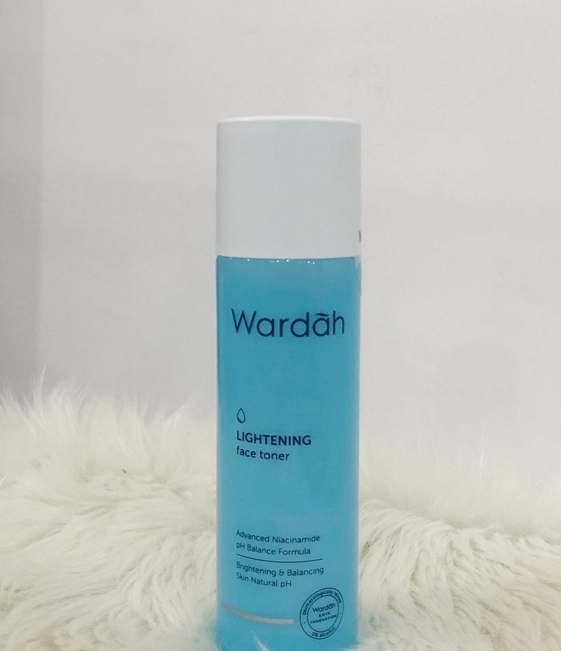 Wardah Lightening Face Toner, Helps Brighten Facial Skin 